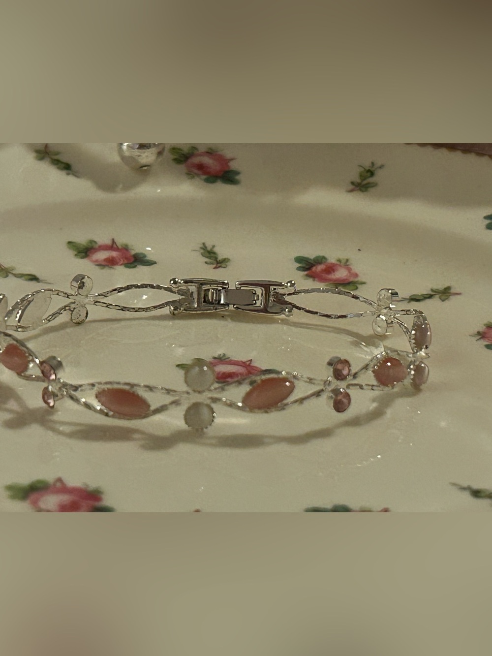 Dainty Silver-Tone Pink & White gem Link Bracelet wear on fold over clasp 7”